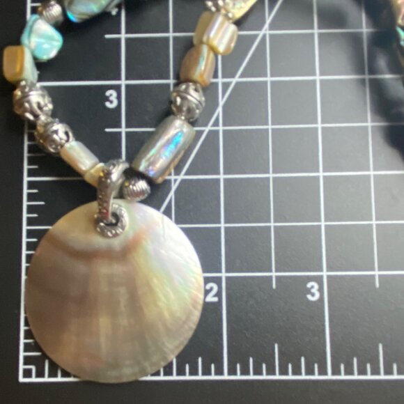 Cookie Lee Style Shell Pendant Necklace Earring Set Unmarked Beaded Silver Tone - Picture 6 of 12